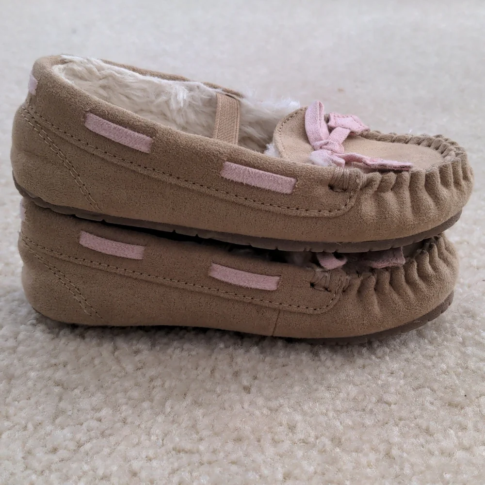 Toddler Girls Moccasin Slippers (Size 7/8)
